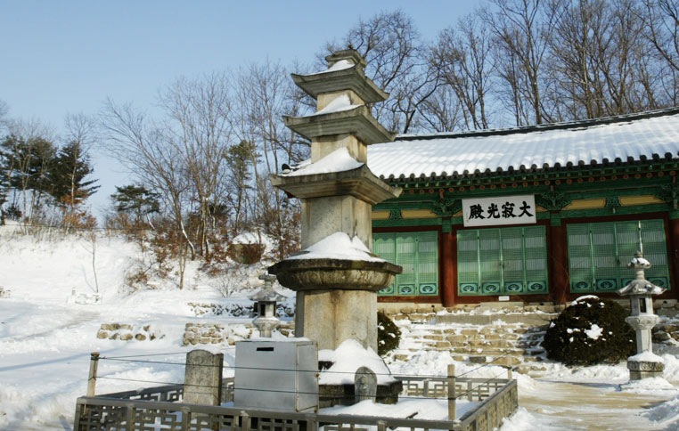 Three-story StonePagoda at Dopi-ansa Temple